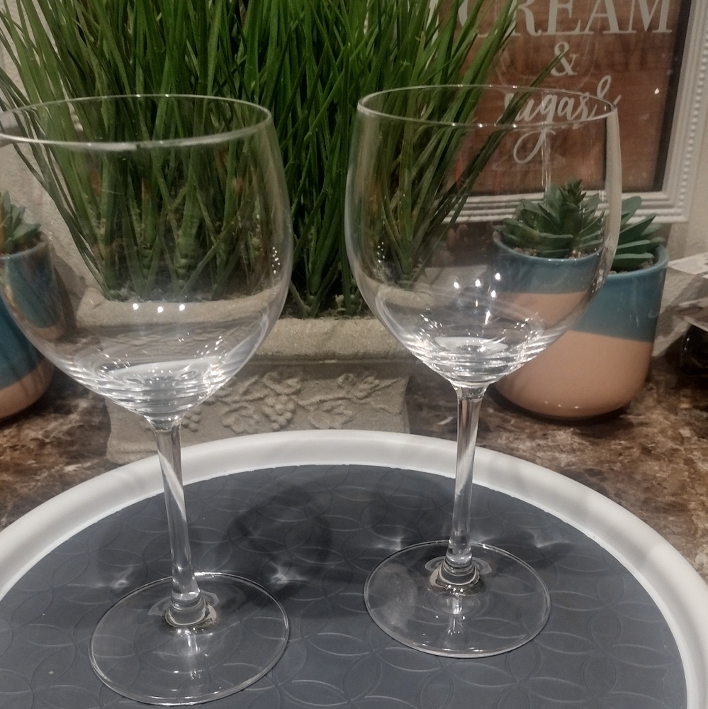 Elegant Clear Wine Glass Set